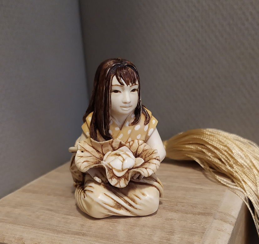 SANKA WITH LOTUS LEAVES